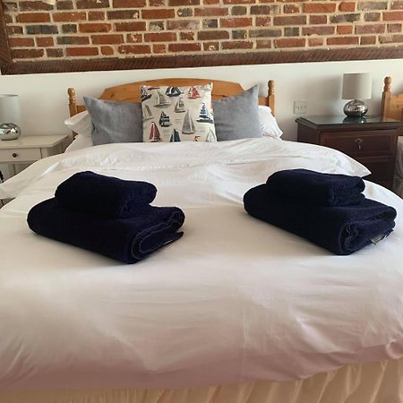 Ye Olde White Harte Hotel Burnham-on-Crouch Kamer foto