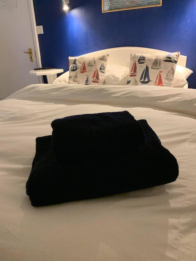 Ye Olde White Harte Hotel Burnham-on-Crouch Kamer foto