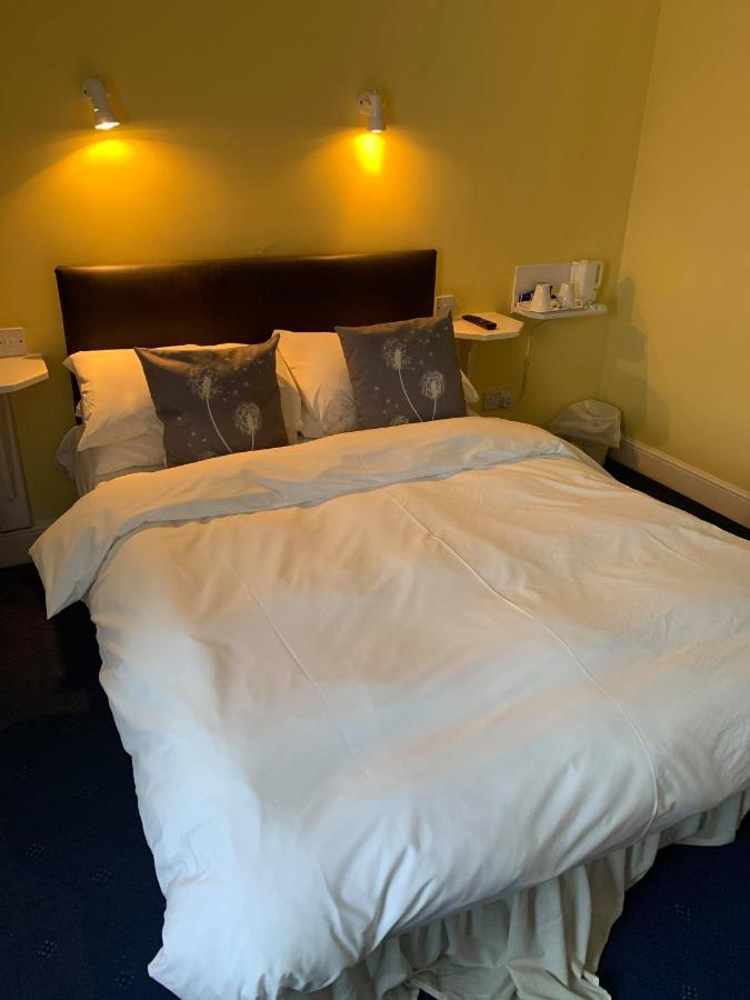 Ye Olde White Harte Hotel Burnham-on-Crouch Kamer foto