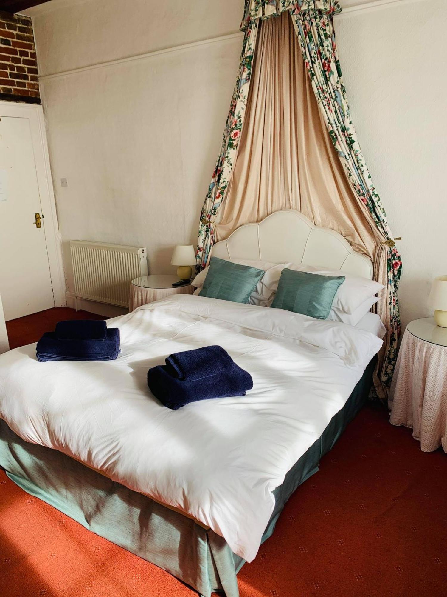 Ye Olde White Harte Hotel Burnham-on-Crouch Kamer foto