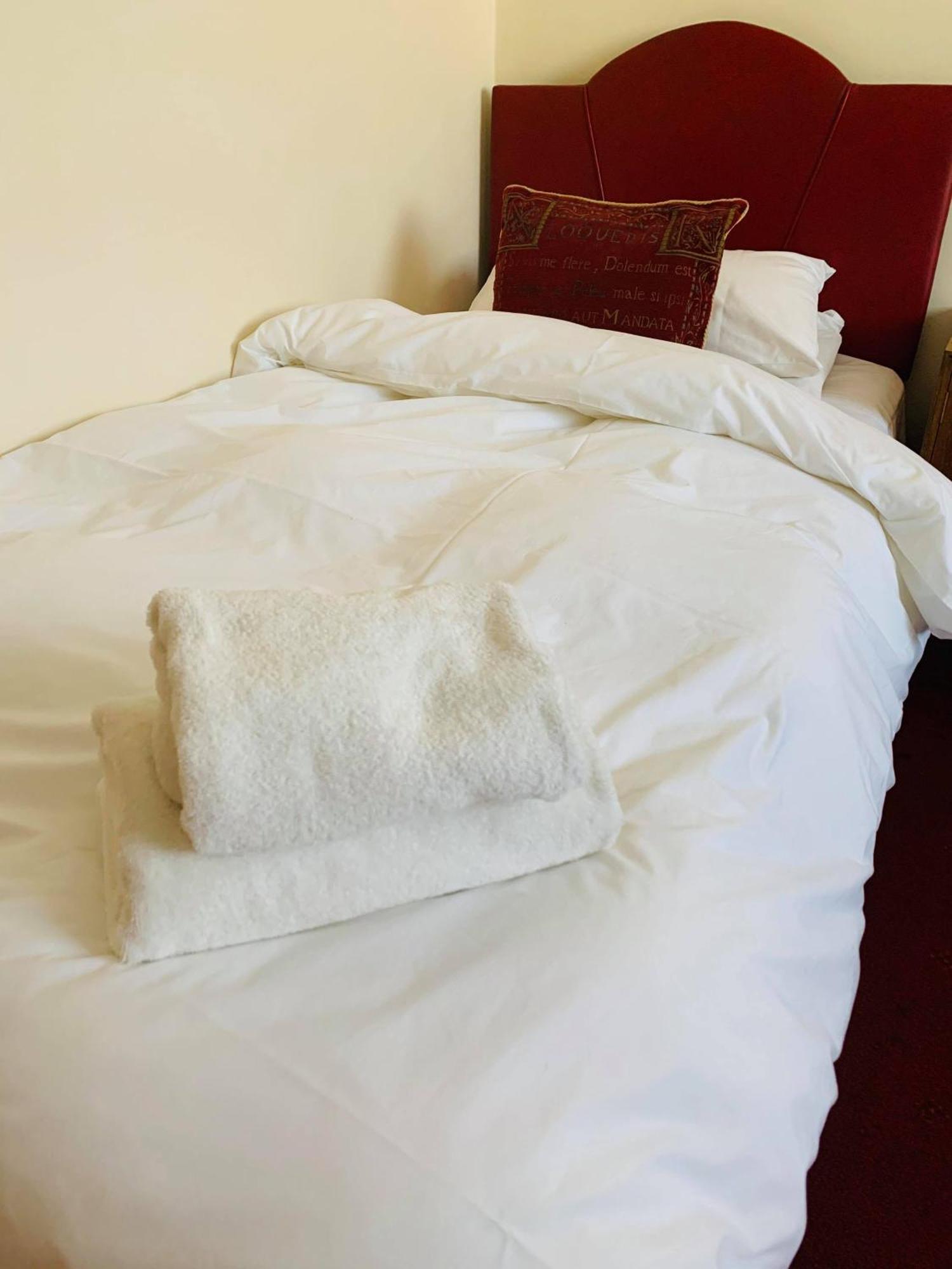 Ye Olde White Harte Hotel Burnham-on-Crouch Kamer foto