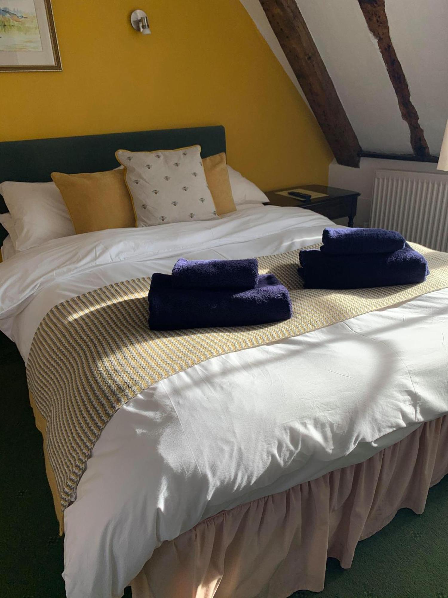 Ye Olde White Harte Hotel Burnham-on-Crouch Kamer foto