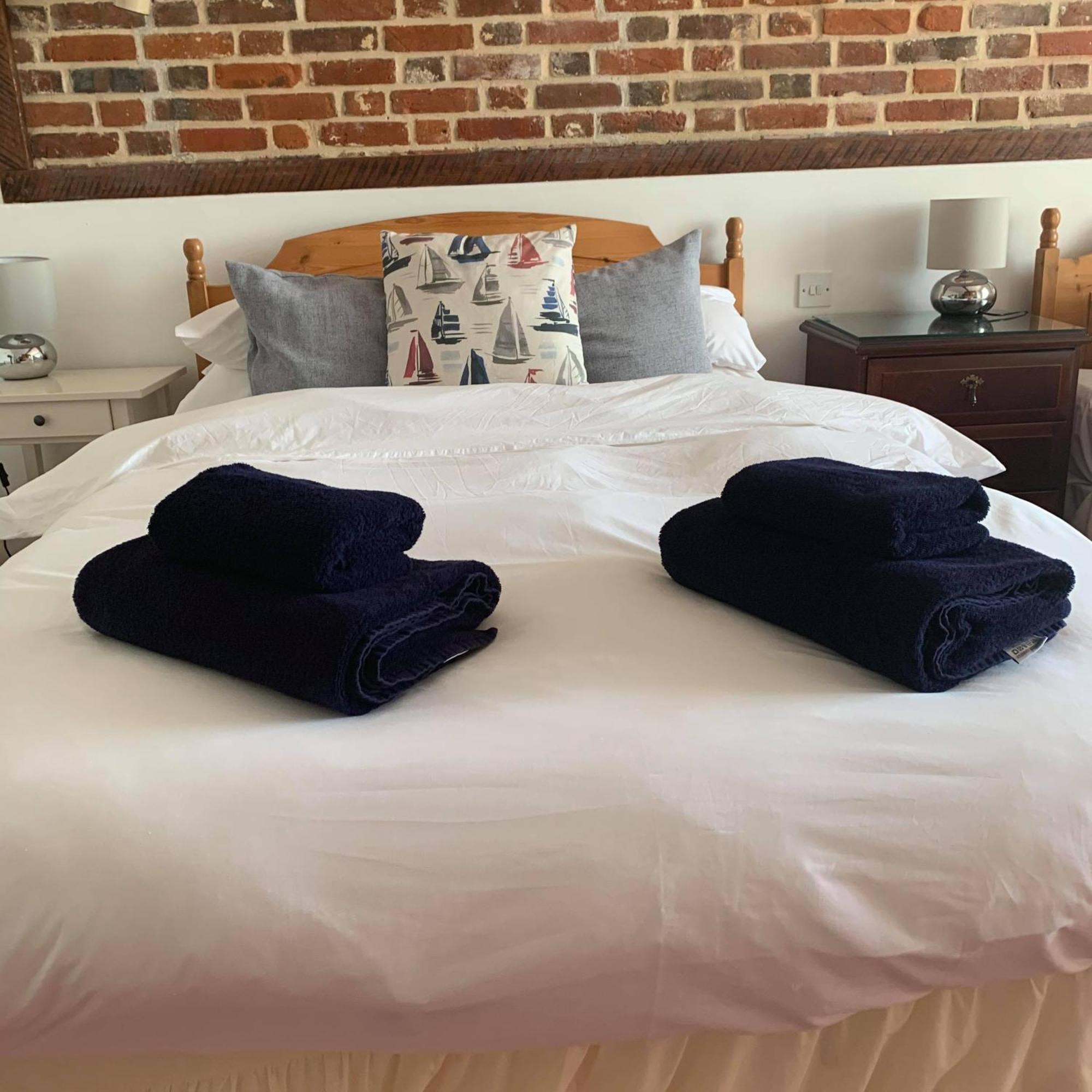 Ye Olde White Harte Hotel Burnham-on-Crouch Kamer foto