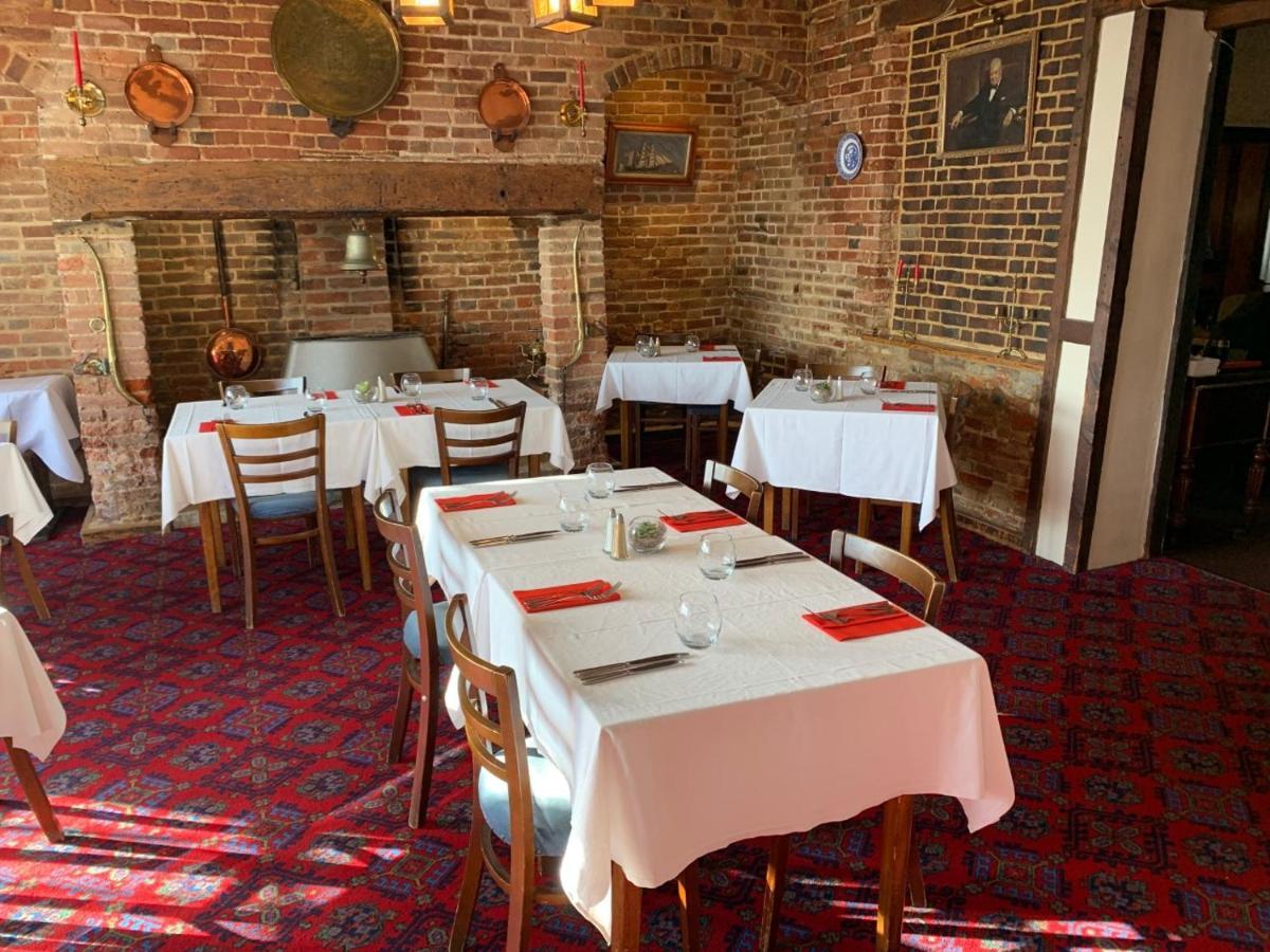 Ye Olde White Harte Hotel Burnham-on-Crouch Buitenkant foto