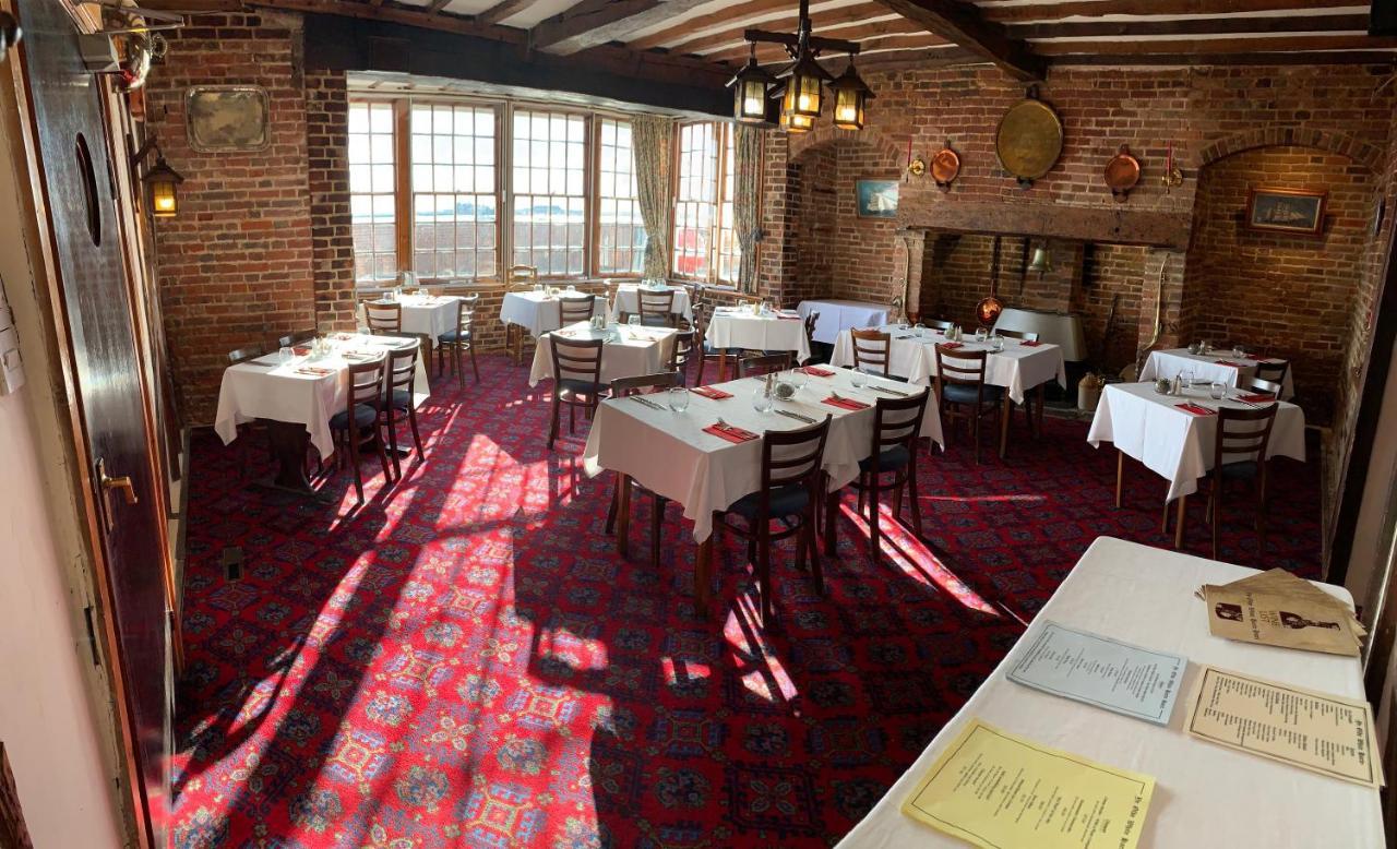 Ye Olde White Harte Hotel Burnham-on-Crouch Buitenkant foto